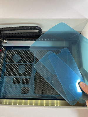 Μηχανή κοπής λέιζερ προστασίας οθόνης που υποστηρίζει οποιοδήποτε μοντέλο και σχήμα με εύκολη τροποποίηση και προσθήκη δεδομένων προτύπου